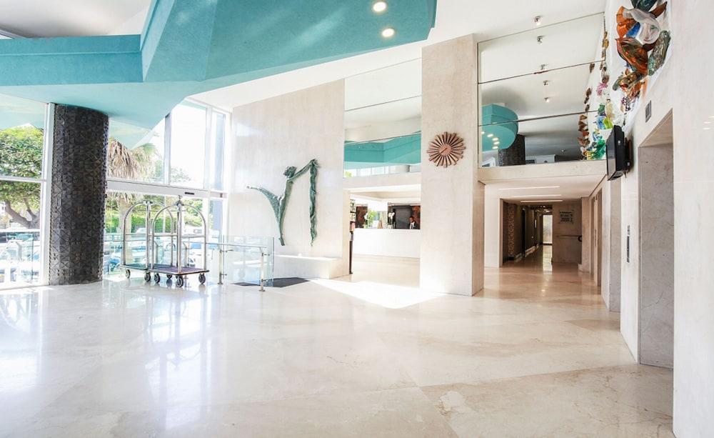 Blue Waters Hotel Durban Luaran gambar The lobby of the hotel