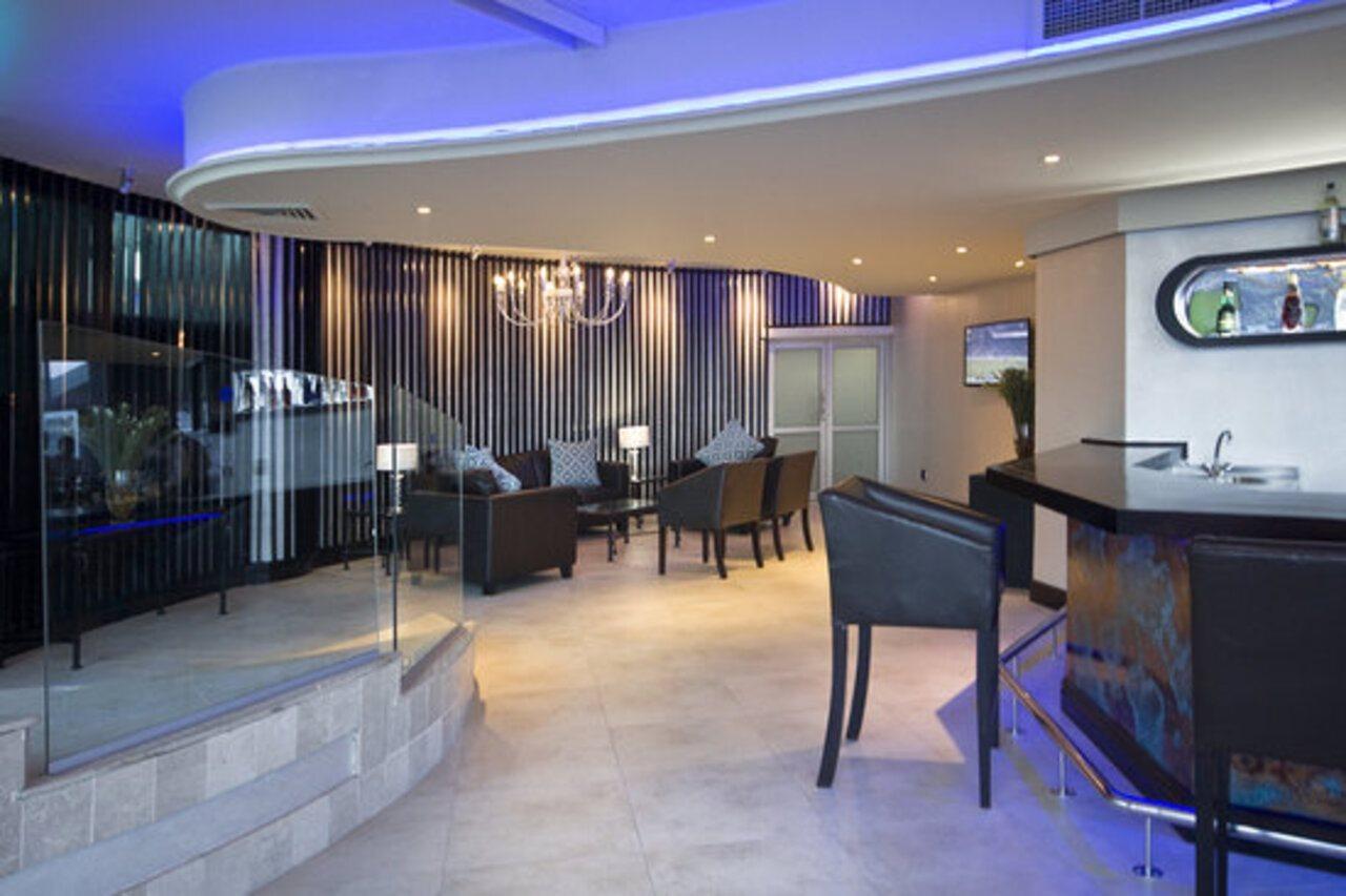 Blue Waters Hotel Durban Luaran gambar The lounge at the airport
