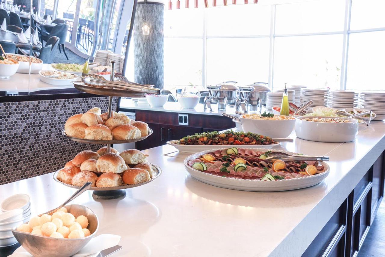 Blue Waters Hotel Durban Luaran gambar Breakfast buffet at the hotel
