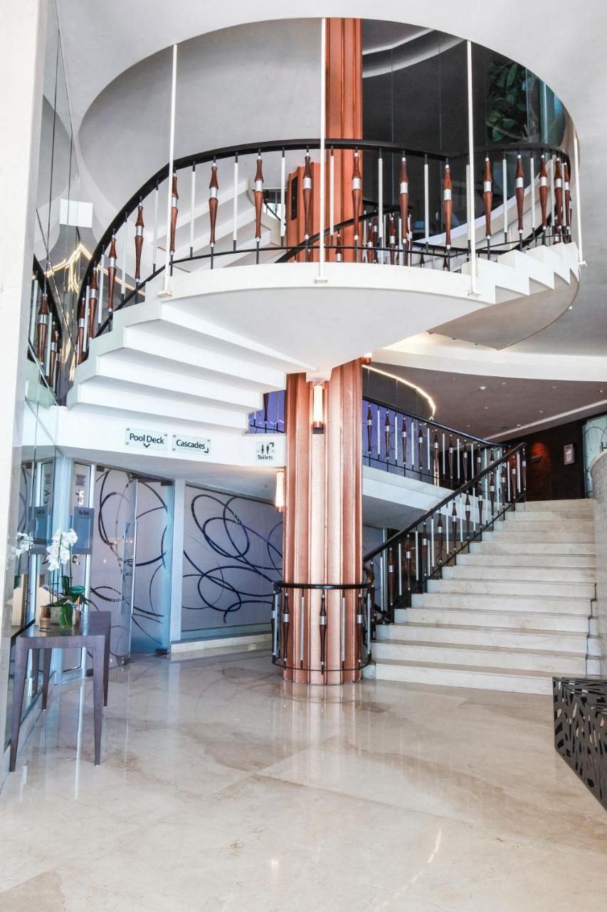 Blue Waters Hotel Durban Luaran gambar "The hotel is located in the heart of the city, and is a short walk to the beach, shops, restaurants, and the marina."