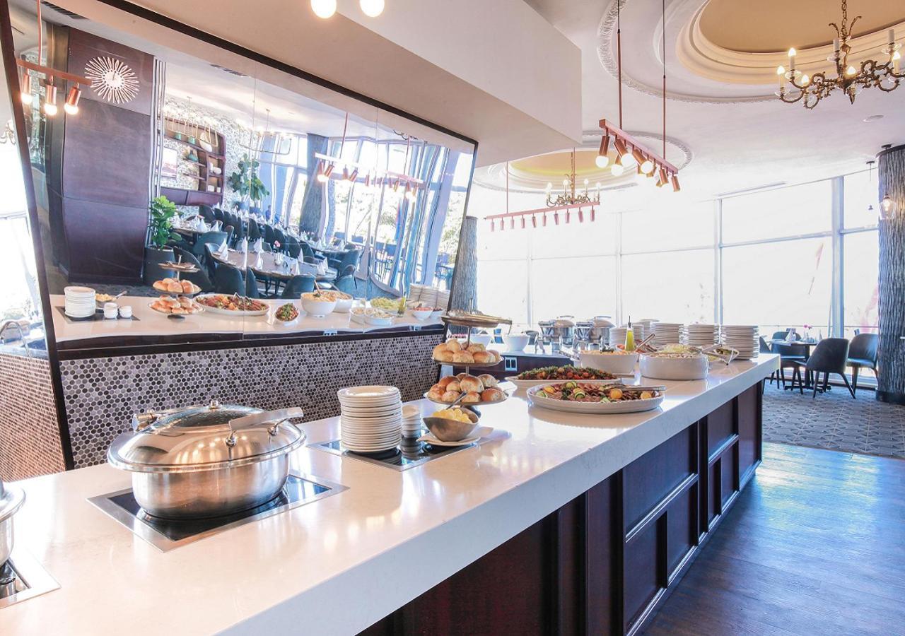 Blue Waters Hotel Durban Luaran gambar Breakfast buffet at the hotel