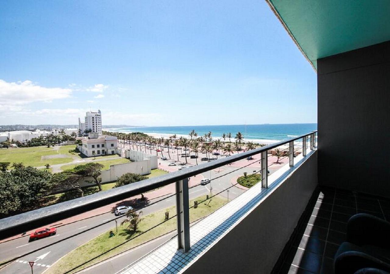 Blue Waters Hotel Durban Luaran gambar The view from the balcony of a room at the Grand Hotel