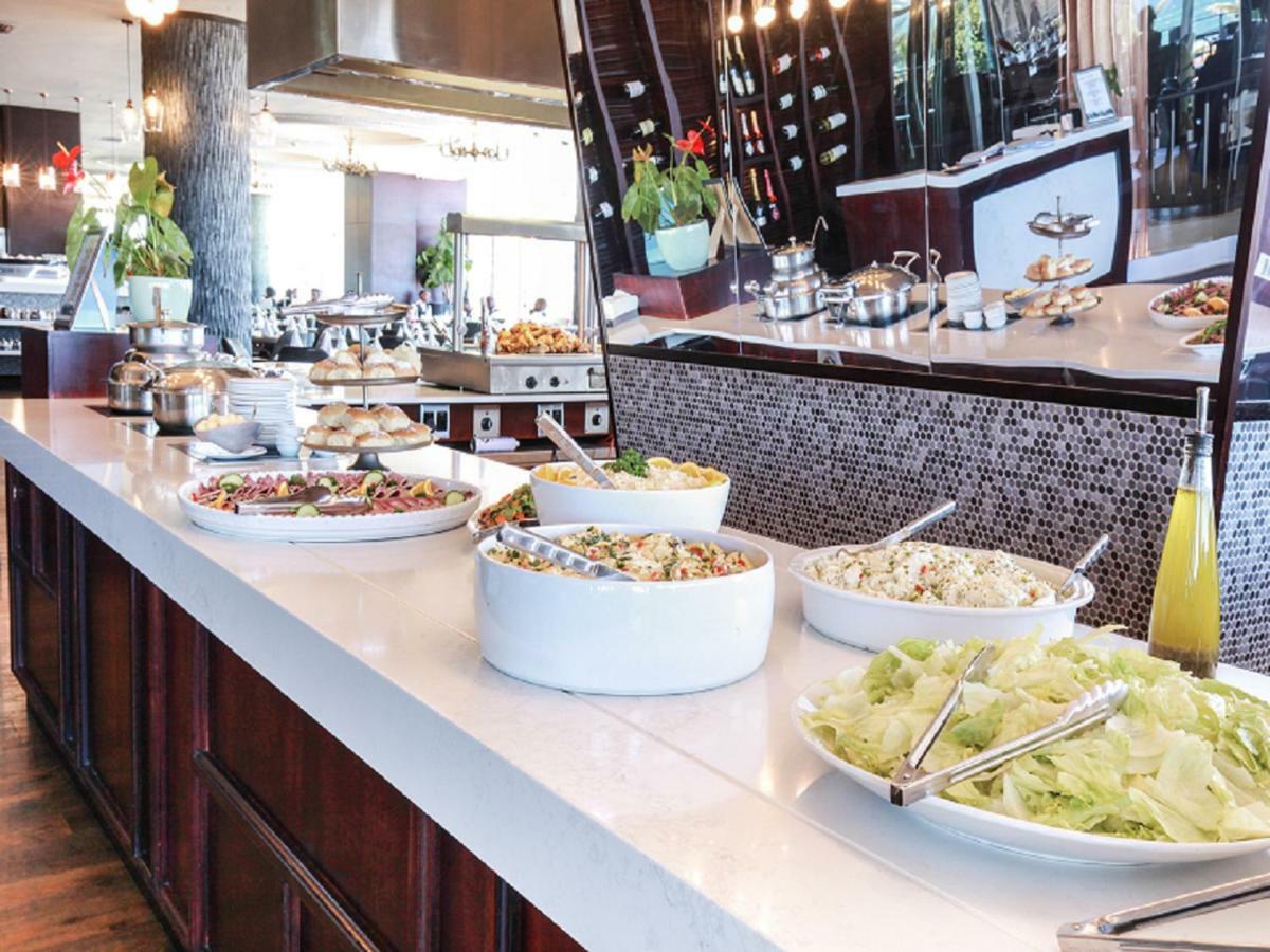 Blue Waters Hotel Durban Luaran gambar A buffet at a luxury hotel